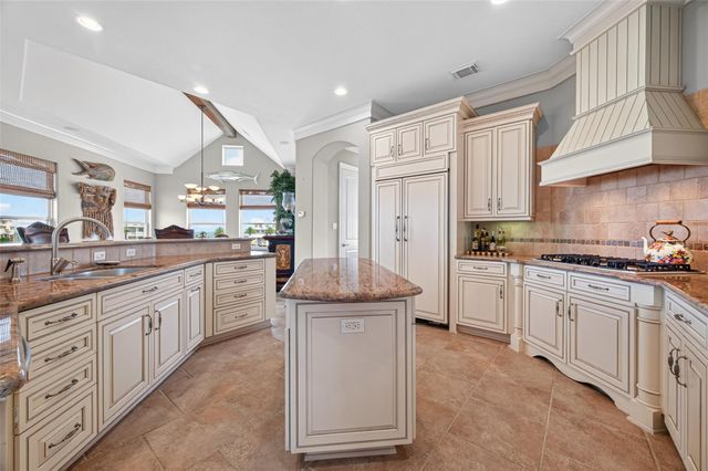 13 Sugarloaf, Hitchcock, TX 77563