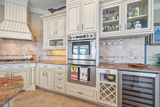13 Sugarloaf, Hitchcock, TX 77563