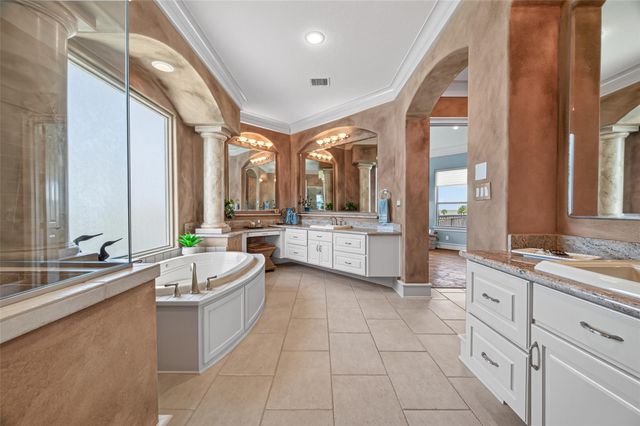 13 Sugarloaf, Hitchcock, TX 77563