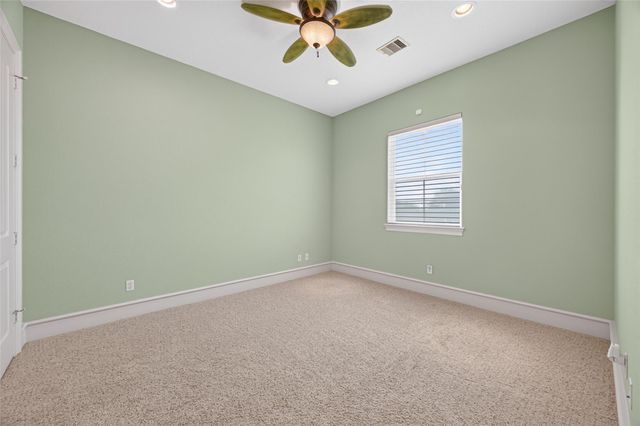 13 Sugarloaf, Hitchcock, TX 77563