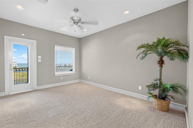 13 Sugarloaf, Hitchcock, TX 77563
