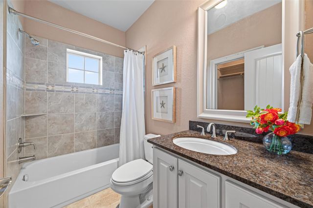 13 Sugarloaf, Hitchcock, TX 77563