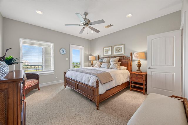 13 Sugarloaf, Hitchcock, TX 77563