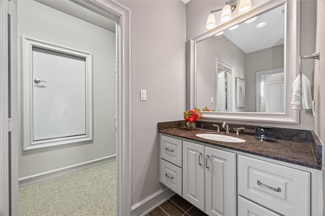 13 Sugarloaf, Hitchcock, TX 77563