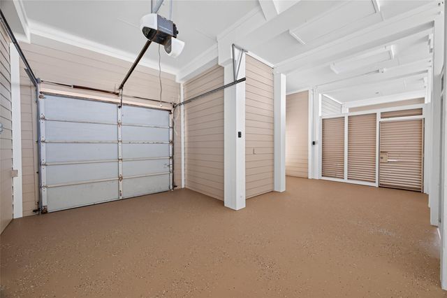 13 Sugarloaf, Hitchcock, TX 77563