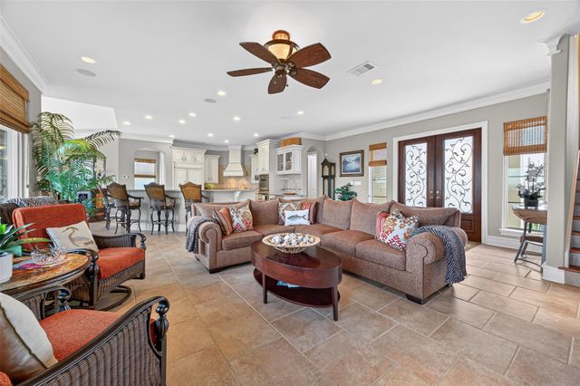 13 Sugarloaf, Hitchcock, TX 77563