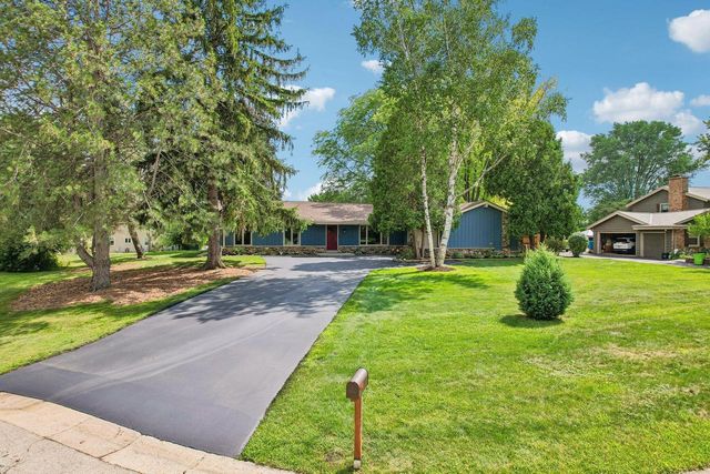 17675 Wexford COURT, Brookfield, WI 53045