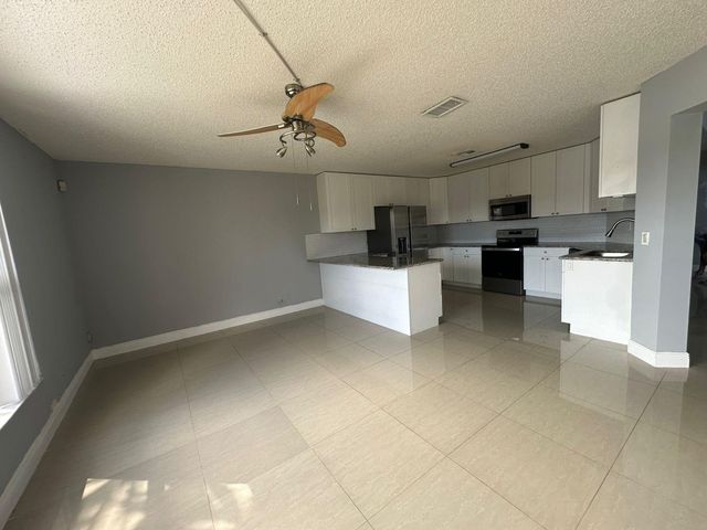 7700 Stone Harbour Drive 4, Lake Worth, FL 33467