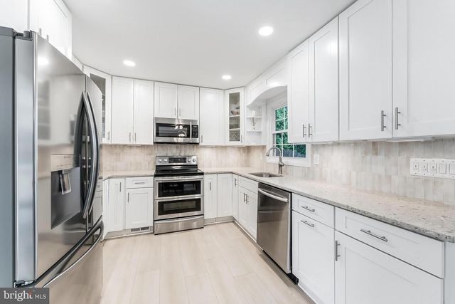 13120 PAVILION LN, Fairfax, VA 22033