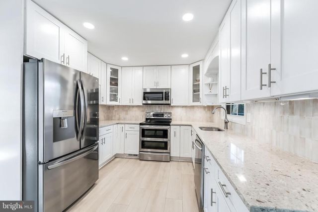 13120 PAVILION LN, Fairfax, VA 22033