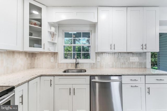 13120 PAVILION LN, Fairfax, VA 22033