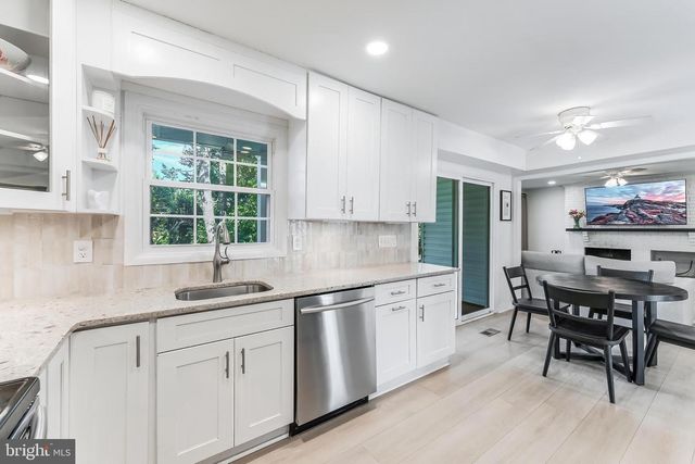 13120 PAVILION LN, Fairfax, VA 22033