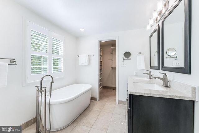 13120 PAVILION LN, Fairfax, VA 22033