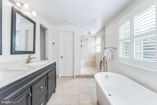 13120 PAVILION LN, Fairfax, VA 22033