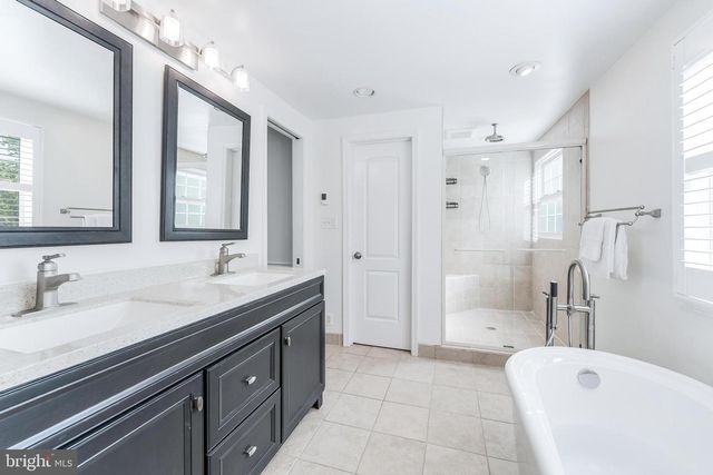 13120 PAVILION LN, Fairfax, VA 22033