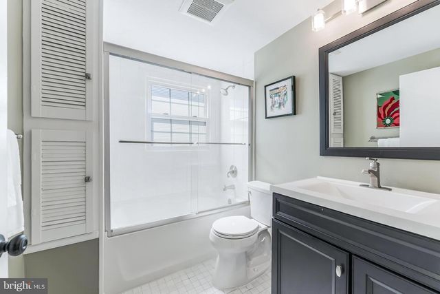 13120 PAVILION LN, Fairfax, VA 22033