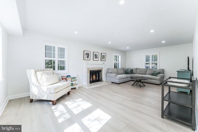 13120 PAVILION LN, Fairfax, VA 22033