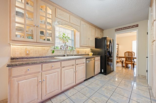 108 N Cliffside Drive N, Burleson, TX 76028