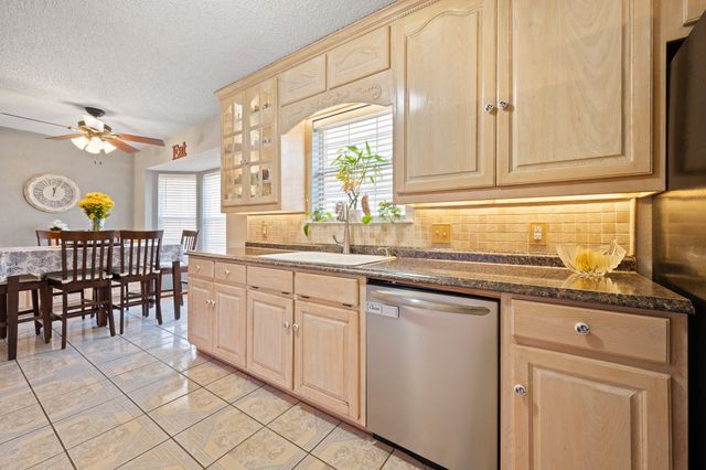 108 N Cliffside Drive N, Burleson, TX 76028