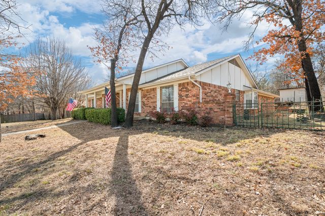 108 N Cliffside Drive N, Burleson, TX 76028