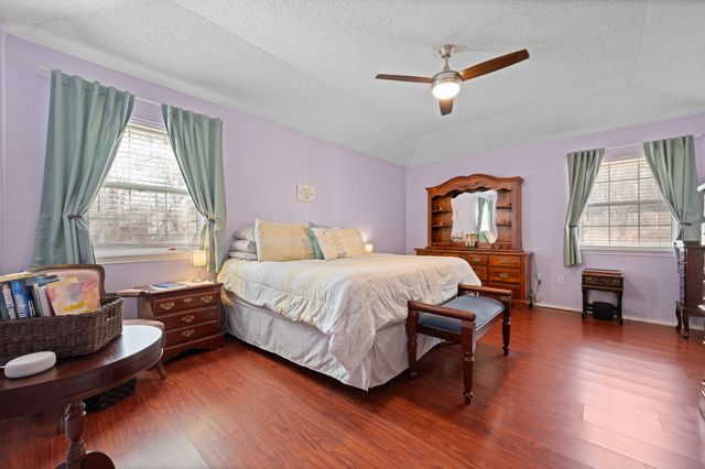 108 N Cliffside Drive N, Burleson, TX 76028