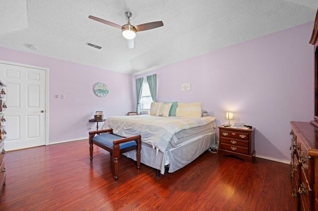 108 N Cliffside Drive N, Burleson, TX 76028