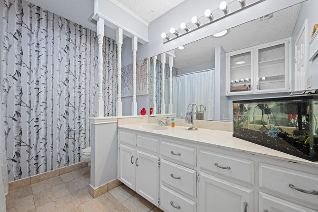 108 N Cliffside Drive N, Burleson, TX 76028