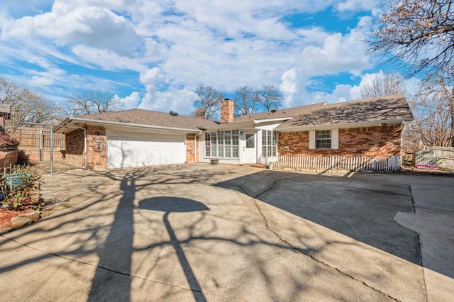 108 N Cliffside Drive N, Burleson, TX 76028