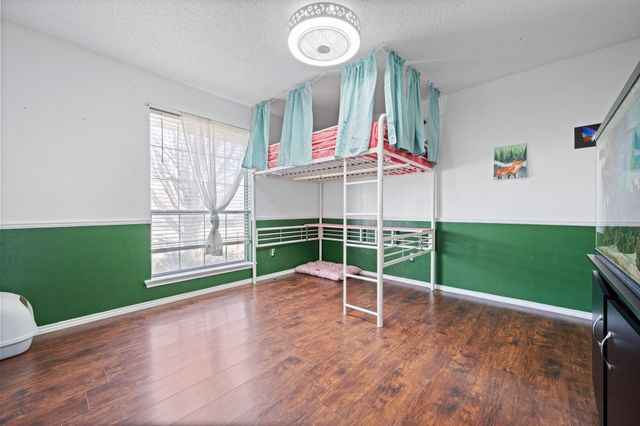 108 N Cliffside Drive N, Burleson, TX 76028