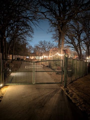 108 N Cliffside Drive N, Burleson, TX 76028