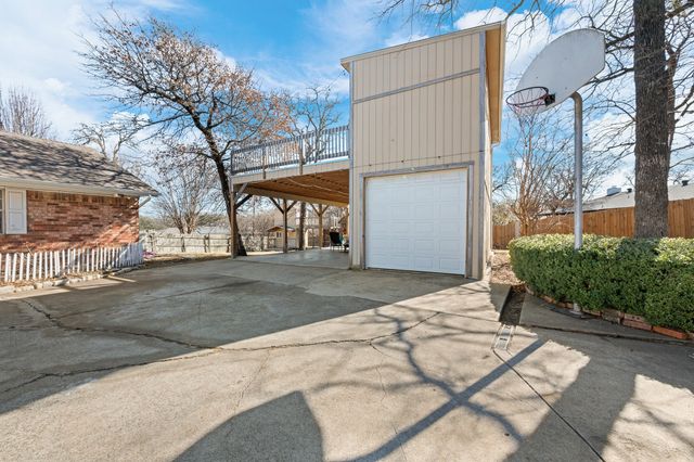 108 N Cliffside Drive N, Burleson, TX 76028