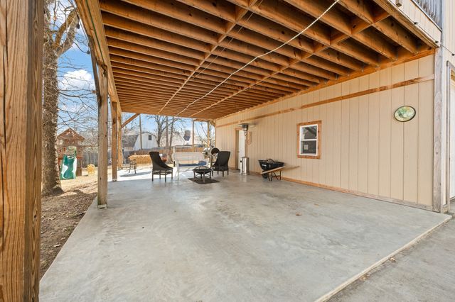 108 N Cliffside Drive N, Burleson, TX 76028