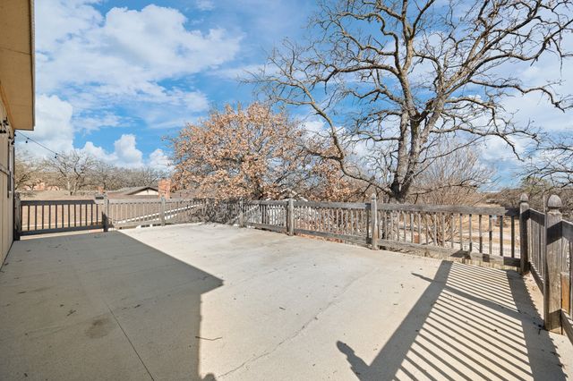 108 N Cliffside Drive N, Burleson, TX 76028