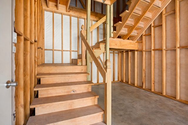 108 N Cliffside Drive N, Burleson, TX 76028