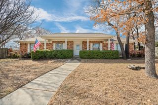 108 N Cliffside Drive N, Burleson, TX 76028