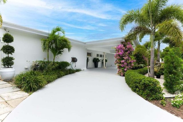 246 Elwa Place, West Palm Beach, FL 33405