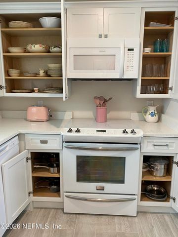 118 8TH Avenue N, Jacksonville Beach, FL 32250