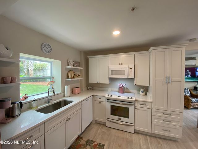 118 8TH Avenue N, Jacksonville Beach, FL 32250