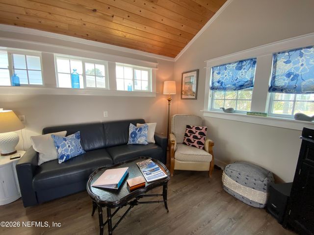 118 8TH Avenue N, Jacksonville Beach, FL 32250