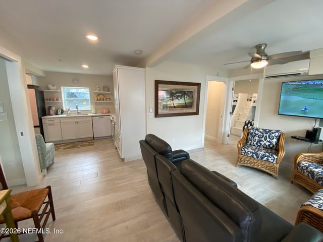 118 8TH Avenue N, Jacksonville Beach, FL 32250