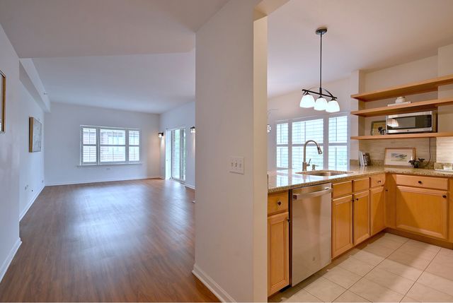 210 N Addison Avenue 301, Elmhurst, IL 60126