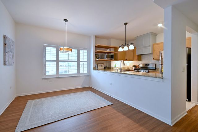210 N Addison Avenue 301, Elmhurst, IL 60126