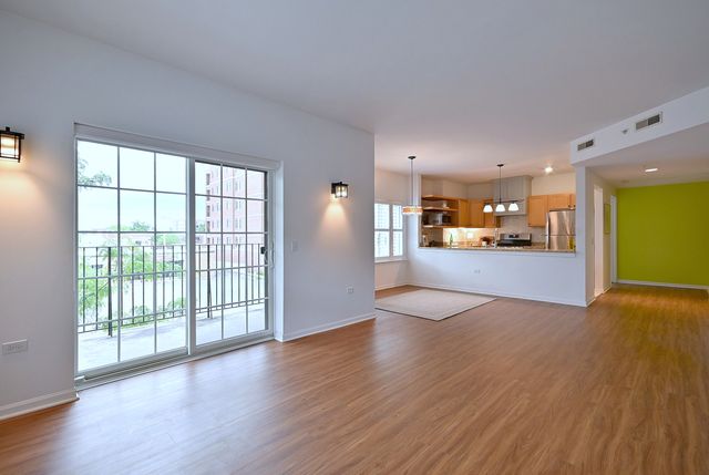 210 N Addison Avenue 301, Elmhurst, IL 60126