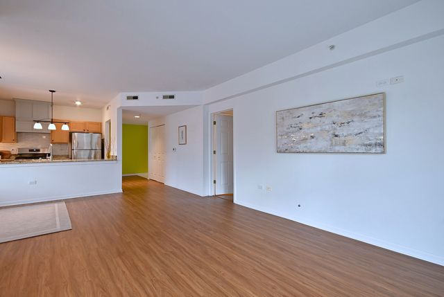 210 N Addison Avenue 301, Elmhurst, IL 60126