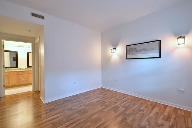 210 N Addison Avenue 301, Elmhurst, IL 60126