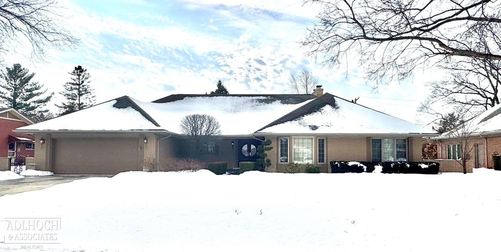 45 Moorland Drive, Grosse Pointe Shores, MI 48236