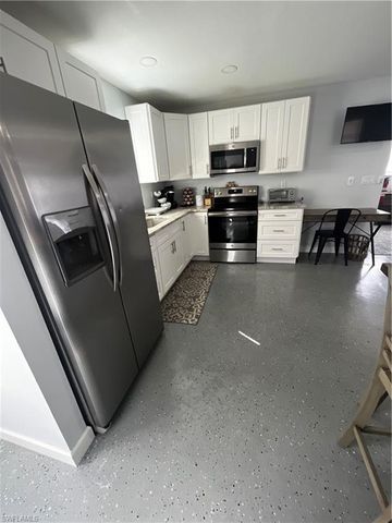 5111 Country Lakes DR B, Fort Myers, FL 33905