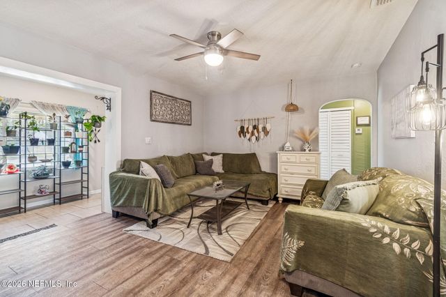 4665 TIMUQUANA Road, Jacksonville, FL 32210