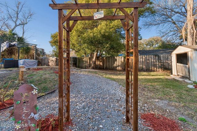 4665 TIMUQUANA Road, Jacksonville, FL 32210