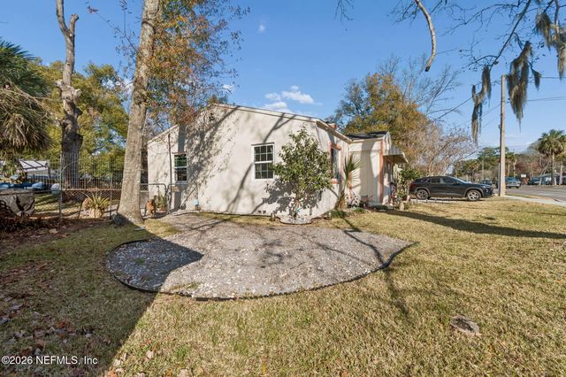 4665 TIMUQUANA Road, Jacksonville, FL 32210
